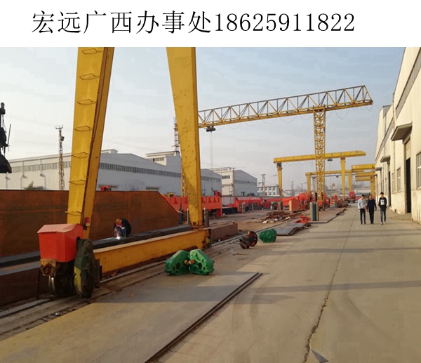 300 噸單梁龍門吊與其他吊裝設備的協同作業